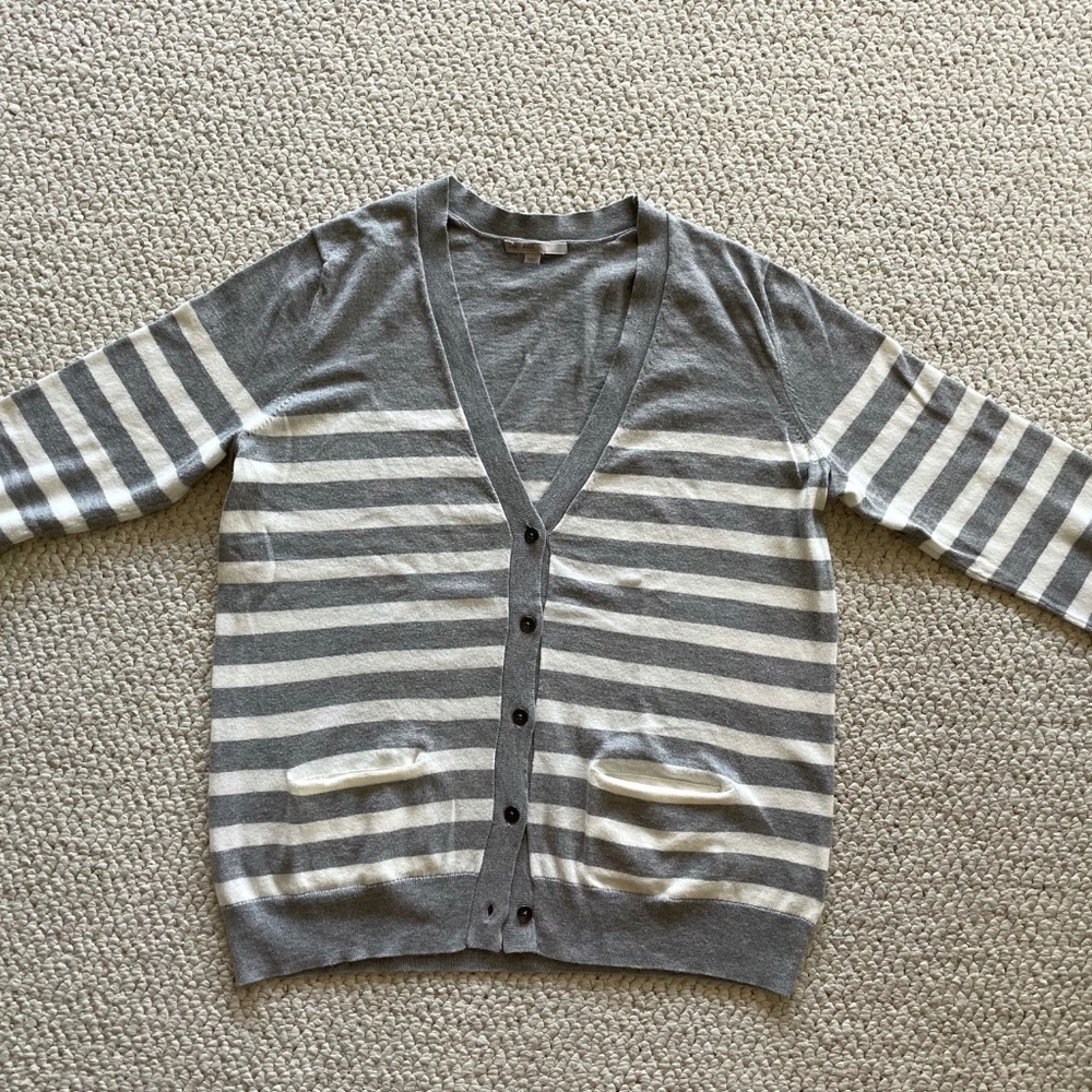 Gap gray and white button down sweater